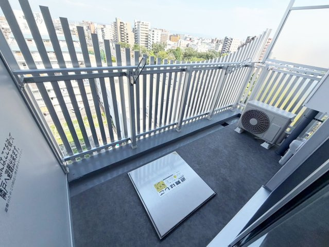 TOPAZ江坂のバルコニー