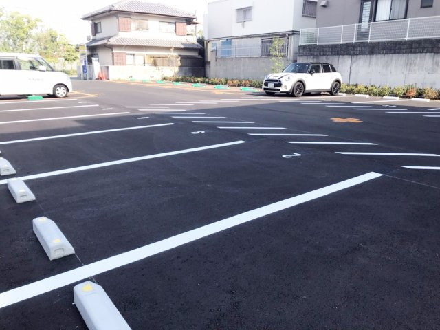 ヴァンベール仁川の駐車場|駐車スペースもあります