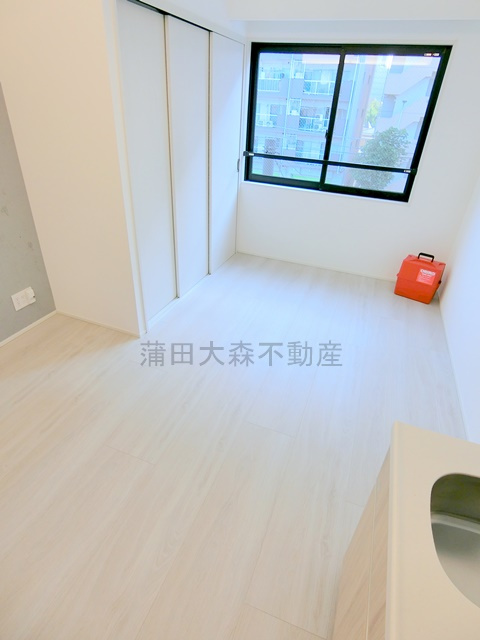 ADORE URBAN大森町Aの居間・リビング