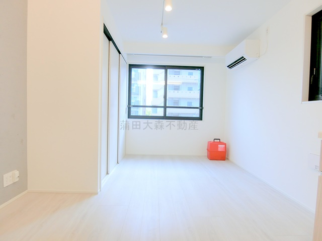 ADORE URBAN大森町Aの居間・リビング