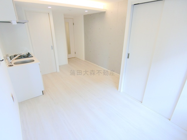 ADORE URBAN大森町Aの居間・リビング