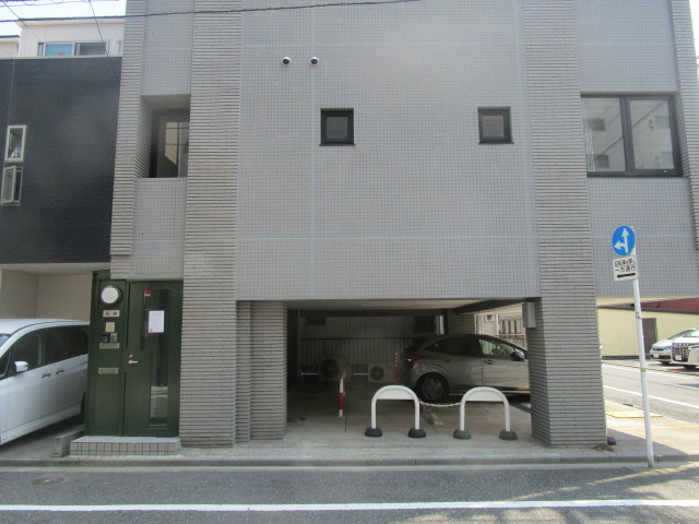荒川区東日暮里４丁目のビル