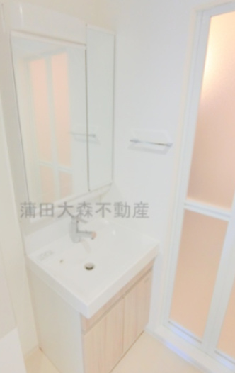 ADORE URBAN大森町Aの洗面所|洗面脱衣所　独立洗面台　洗濯機置き場