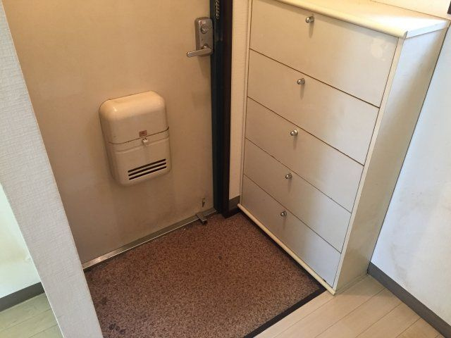 TA第三メゾンの玄関