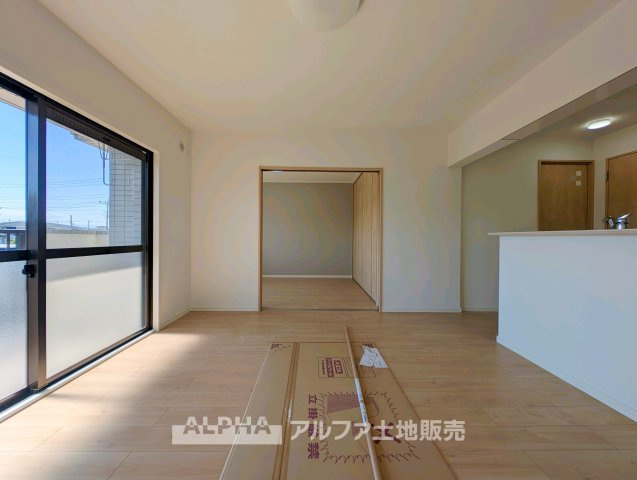 ビーグルマンション東大和の居間・リビング|【Life Stage】
◆暮らしに寄り添う◆
小さなお子様の遊び場から、成長後の学習スペース、ご夫婦のくつろぎの場まで、ライフステージに合わせて活用できます。