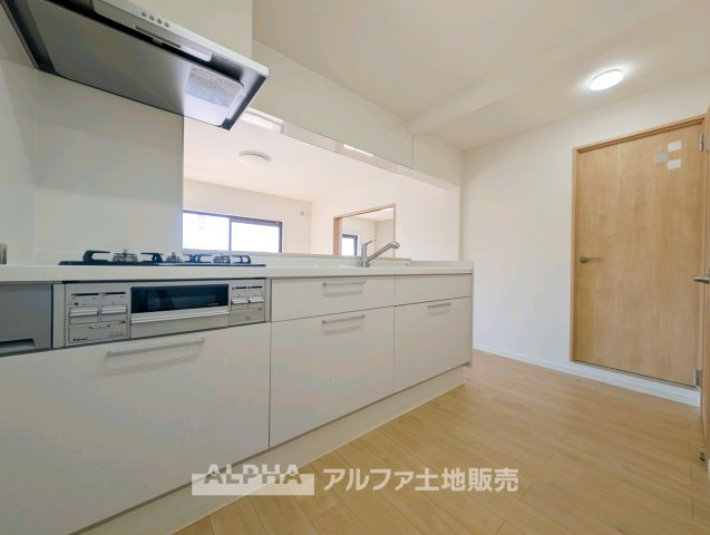 ビーグルマンション東大和のキッチン|【Life without end】
◆心地よさを求めて◆終わりのない暮らしづくりはキッチンから始まる。食事は暮らしの中でとても重要。お洒落なキッチンを使用すれば空間の居心地良さが変わる。