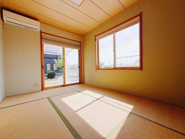 【中古戸建】前橋市箱田町の和室|■1階和室｜和室でしか味わえない畳ならではの香りや素材で和のやすらぎを感じてください♪休日はお子様とお昼寝するのにも最適です！