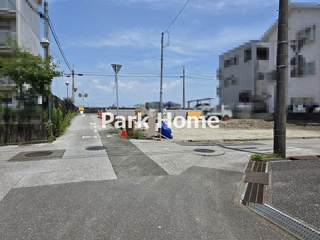 高知市新田町　③　新築戸建ての前面道路含む現地写真
