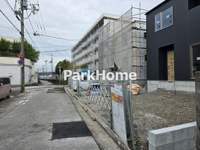 高知市新田町　③　新築戸建ての前面道路含む現地写真