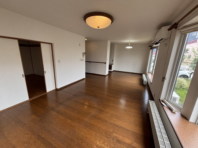 新中野町2丁目6-6借家の居間・リビング