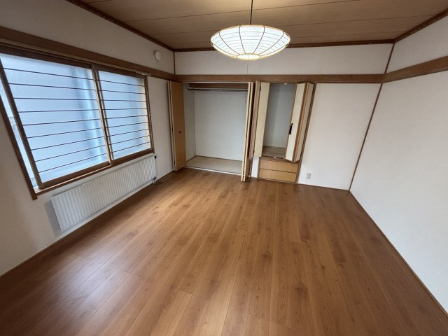新中野町2丁目6-6借家の洋室
