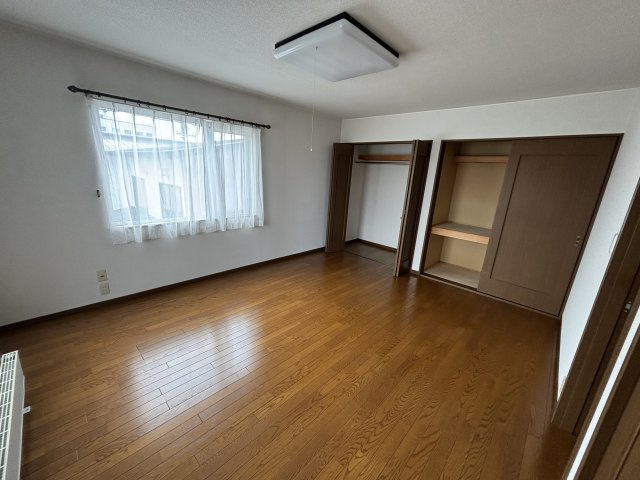 新中野町2丁目6-6借家の洋室