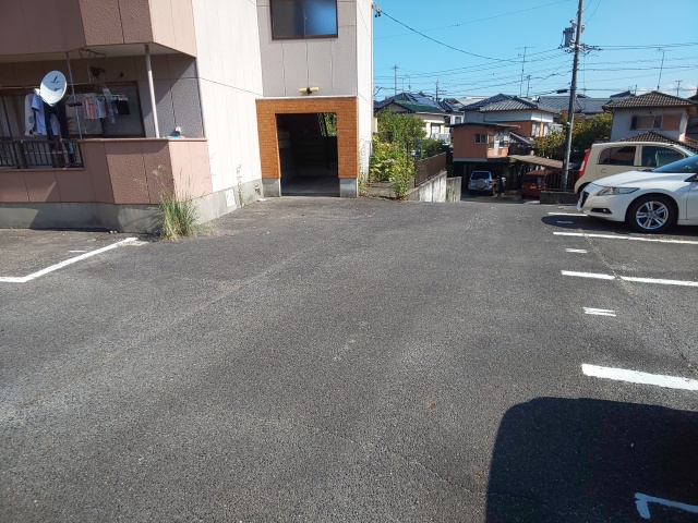 メゾンソレイユＢの駐車場