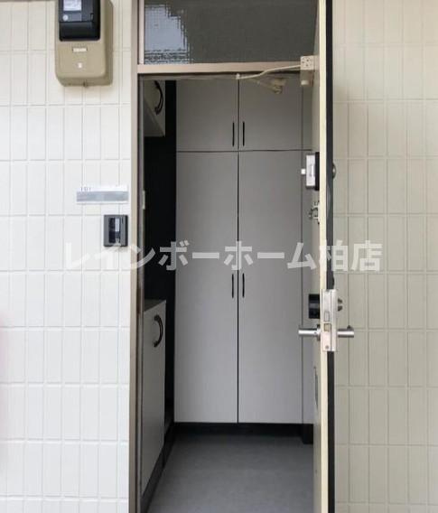 特典：仲介手数料が無料です!!の玄関