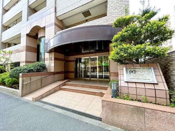 レクセル篠崎のエントランス|ペット飼育可能！平成８年築・オートロック付きマンション、レクセル篠崎は即日現地案内可能となっておりますので、お気軽にお問い合わせください！