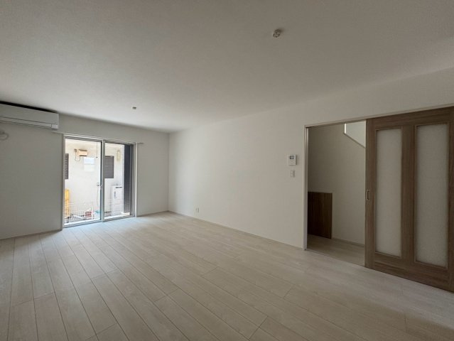 我孫子市若松A号棟戸建の居間・リビング|ゆったり過ごせるリビングです