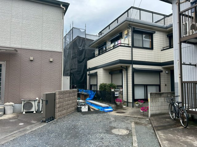 【仲介手数料無料】志木市本町第５期―新築分譲住宅―全1棟の前面道路含む現地写真|『志木駅』徒歩15分！アクセス良好で毎日の通勤・通学にも便利な立地です。前面道路は交通量も少なく、小さなお子様がいるご家庭も飛び出しの心配がございません。のびのびとした暮らしを叶えます。