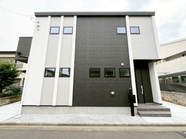 【仲介手数料無料】志木市本町第５期―新築分譲住宅―全1棟の外観：施工例|プライバシーを保ちつつ、毎日の暮らしにゆとりと快適さをもたらします。見通しの良い立地は、防犯面でも安心です。