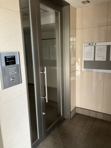 ドミール・ときめき坂のエントランス