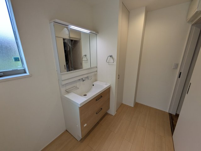 和歌山市小倉　中古一戸建の独立洗面台