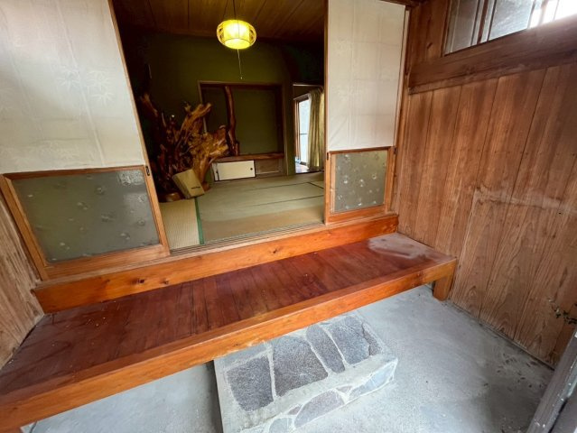 北諸県郡三股町大字長田の中古一戸建の玄関