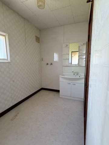 阿寒町中央1丁目中古住宅の独立洗面台