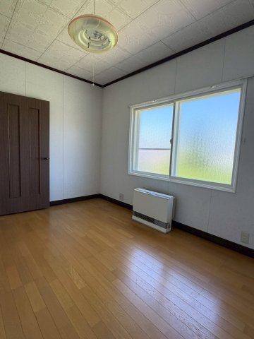 阿寒町中央1丁目中古住宅の洋室