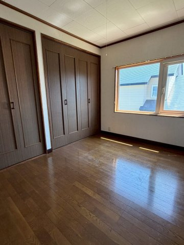 阿寒町中央1丁目中古住宅の洋室