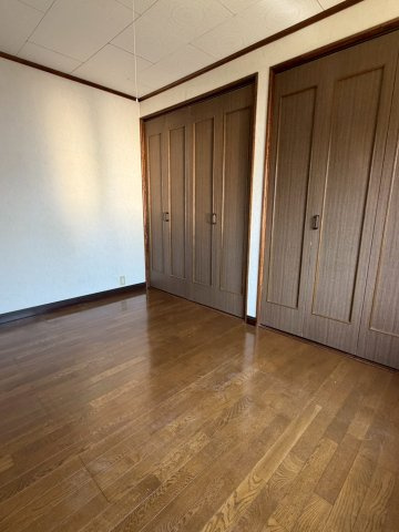 阿寒町中央1丁目中古住宅の洋室
