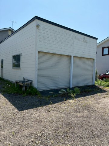 阿寒町中央1丁目中古住宅の駐車場