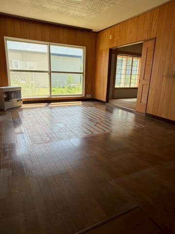 阿寒町中央1丁目中古住宅の居間・リビング