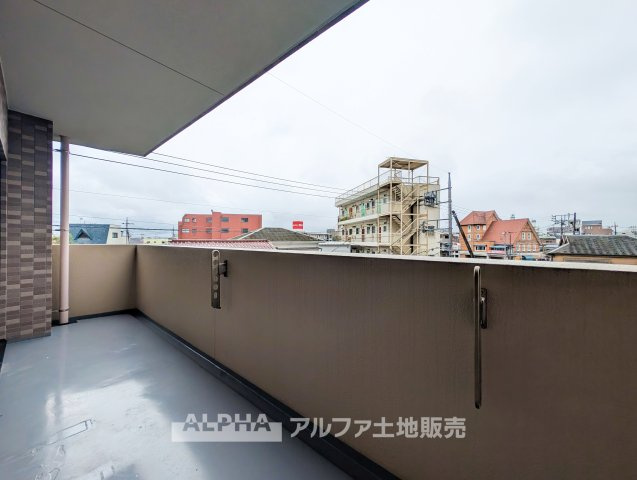 ロイヤルステージ福生の独立洗面台|【Powder room】
◆独立洗面台◆朝の身支度や帰宅後の手洗いも快適に行える独立洗面台。収納スペースも備えており、洗面用品をすっきり整理できる使い勝手の良い空間です。