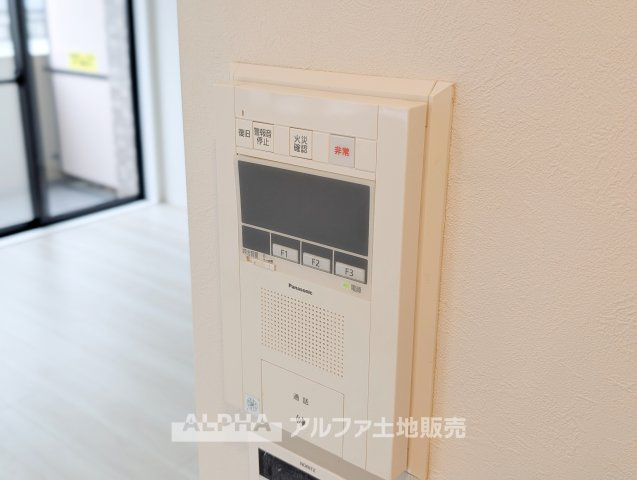 ロイヤルステージ福生の浴室|【Water heater】
◆給湯器◆追い炊き機能付きで、いつでも心地よい温度のお風呂に。家族それぞれの時間に合わせて、ゆったりとくつろげます。
