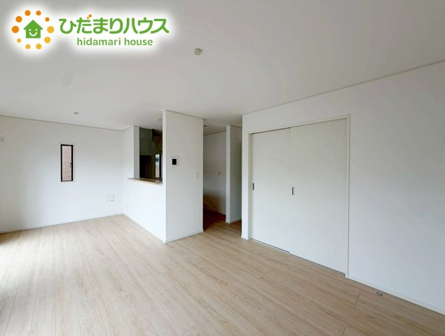いわき市小名浜岡小名第4　新築戸建　2号棟の居間・リビング|リビングの窓からはあたたかな日差しが差し込みます(*'▽')