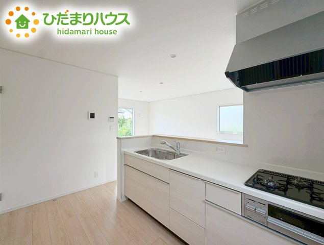 いわき市小名浜岡小名第4　新築戸建　1号棟のキッチン|盛り付け台に、朝ごはんに。便利なカウンター付き
