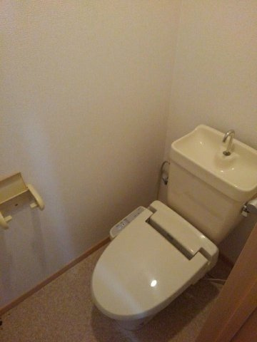ニューシティリトルパインのトイレ|落ち着いた色調のトイレです