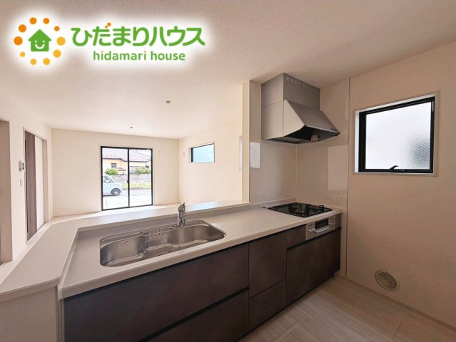 いわき市平下平窪3期　新築戸建　3号棟のキッチン|料理をしながらでも、ご家族との会話を楽しめる対面式キッチン