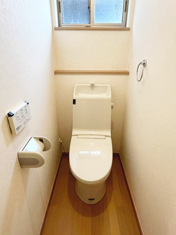 足立区入谷1丁目戸建のトイレ