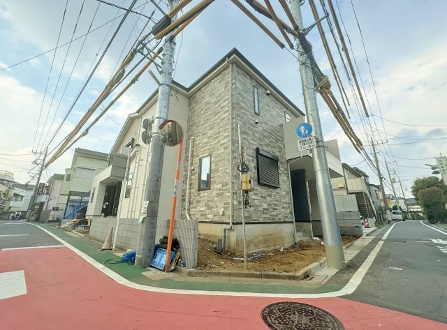 板橋区赤塚6丁目 全2棟 1号棟の前面道路含む現地写真|開放感溢れる角地を含む全2棟
是非現地にて実際にご見学ください♪♪