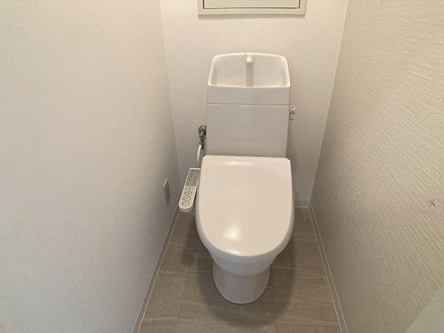 ヨシダビルのトイレ|温水洗浄便座付きトイレ