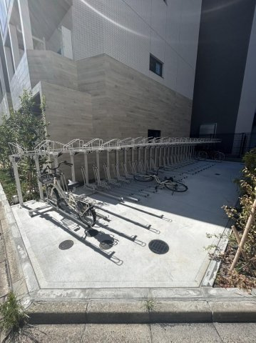 ＡＬＴＥＲＮＡ　ＫＡＭＥＩＤＯ Ⅲの駐車場