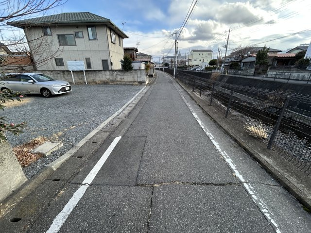売地　前橋市新前橋町の前面道路含む現地写真