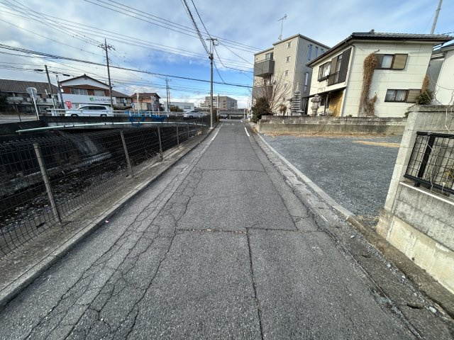 売地　前橋市新前橋町の前面道路含む現地写真