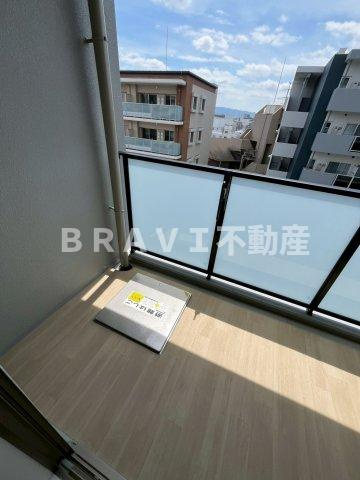 エスリードレジデンス玉造ザ・イースト　BRAVI不動産のバルコニー|【エスリードレジデンス玉造ザ・イースト】お洗濯にも便利なバルコニー付き