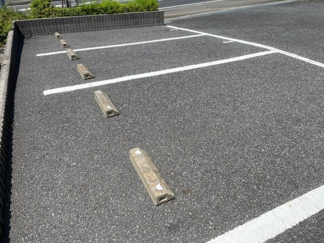 アシューレメゾンの駐車場
