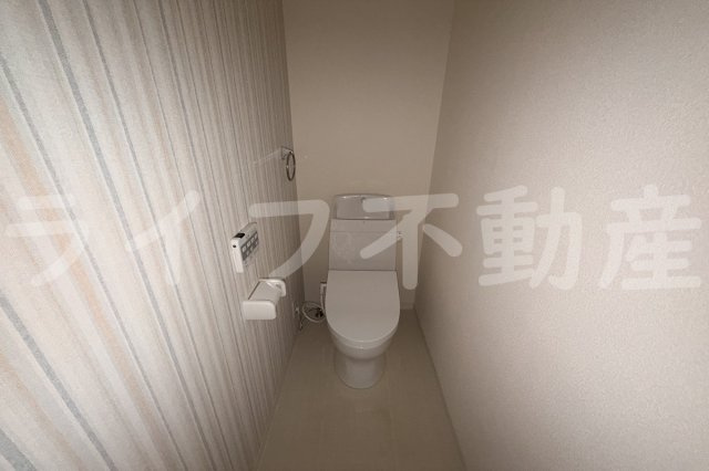 M＆T近大前のトイレ|落ち着いた色調のトイレです