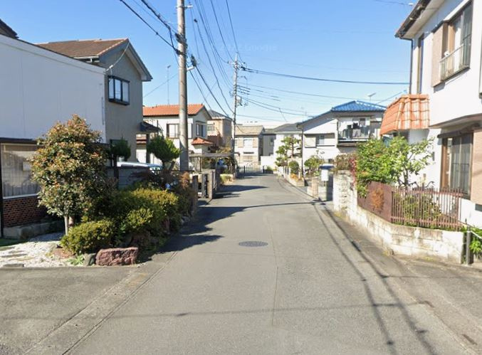 【土地】坂戸市元町建築条件無し売地の前面道路含む現地写真