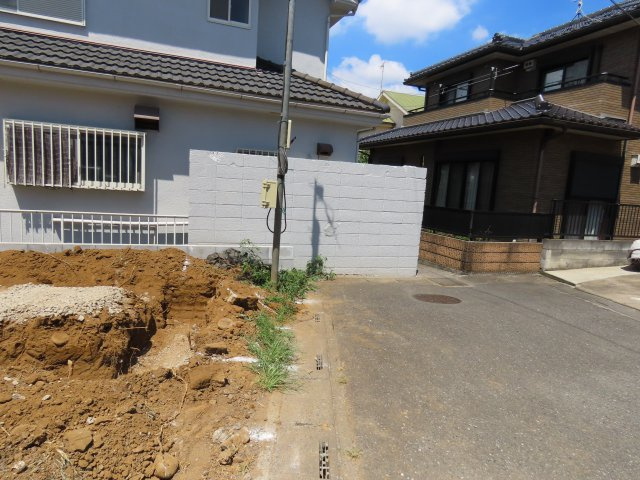 鶴ヶ島市鶴ヶ丘ガーレージハウス新築の前面道路含む現地写真