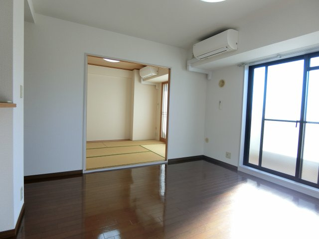 【居間・リビング】 | ロイヤルフラット壱番館