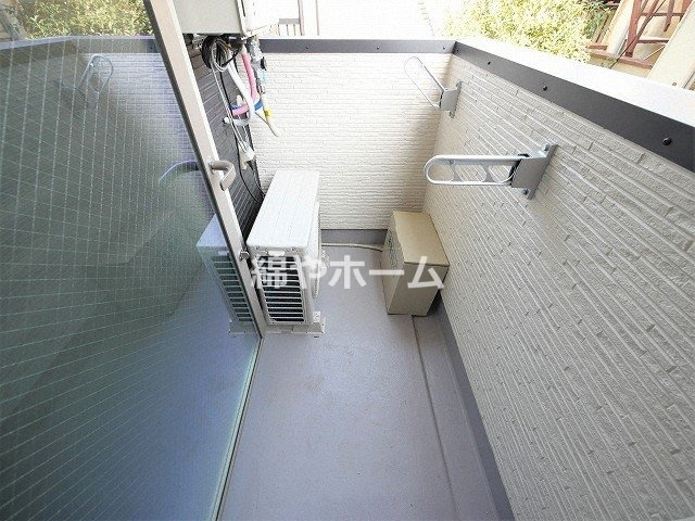 K&A鴫野西のバルコニー|外からの目が気にならないバルコニーで洗濯物が干せます